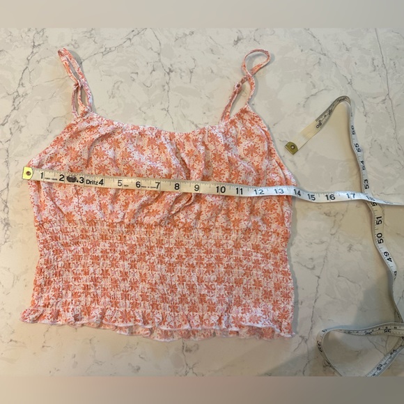 🥰 2/$25 Bundle of 2 crop tops - Picture 6 of 11